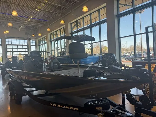 Slide: The Image of Tracker Pro Team 195 TXW 2026 - 21