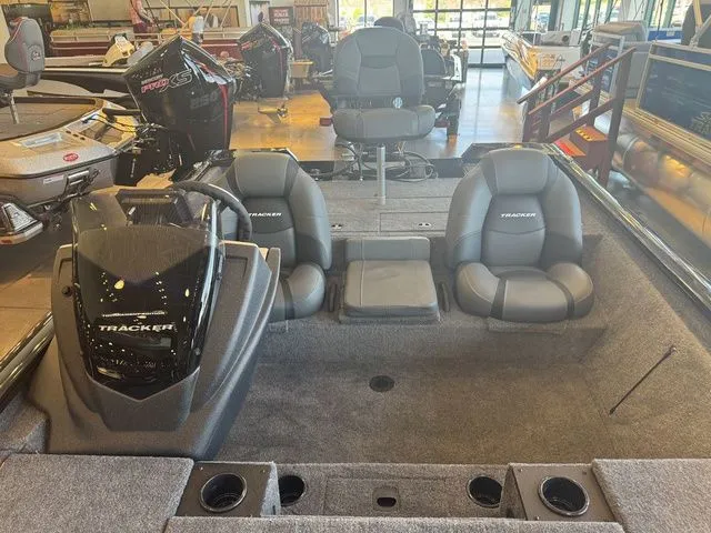 Slide: The Image of Tracker Pro Team 195 TXW 2026 - 8