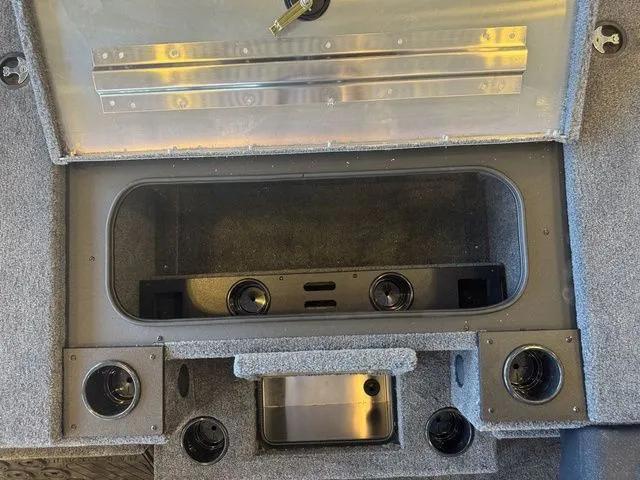 Slide: The Image of Tracker Pro Team 195 TXW 2026 - 9