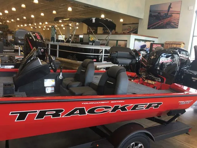 Slide: The Image of Tracker Pro Team 190 TX 2026 - 15