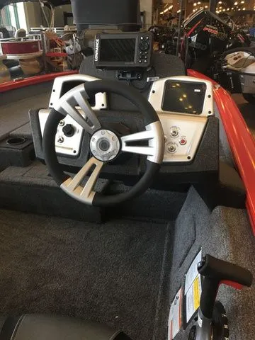 Slide: The Image of Tracker Pro Team 190 TX 2026 - 17