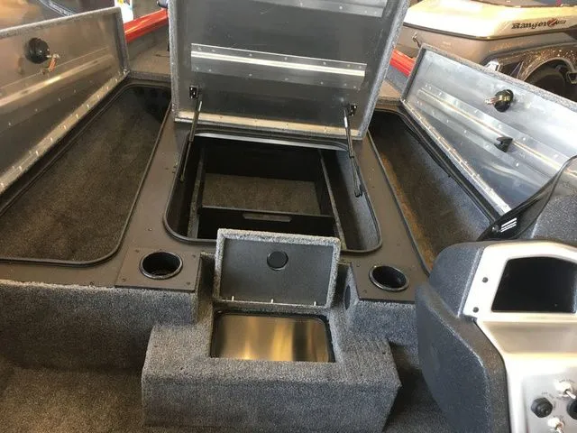 Slide: The Image of Tracker Pro Team 190 TX 2026 - 23