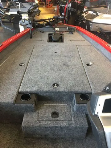 Slide: The Image of Tracker Pro Team 190 TX 2026 - 24