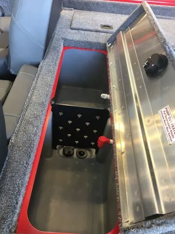 Slide: The Image of Tracker Pro Team 190 TX 2026 - 25