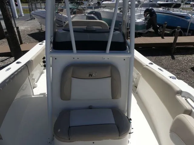 Slide: The Image of NauticStar 2102 Legacy 2016 - 16