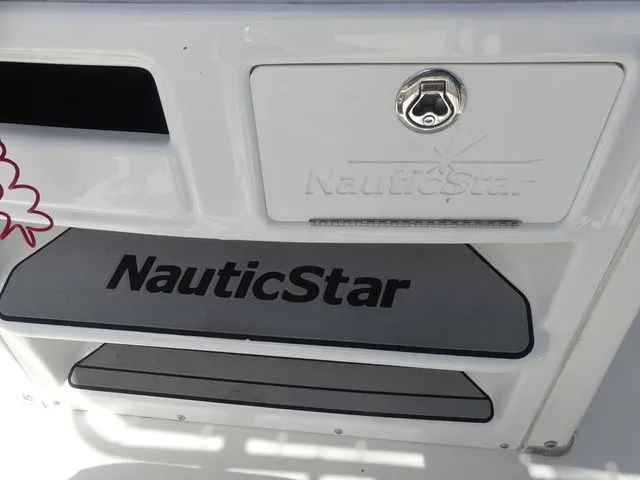 Slide: The Image of NauticStar 2102 Legacy 2016 - 23