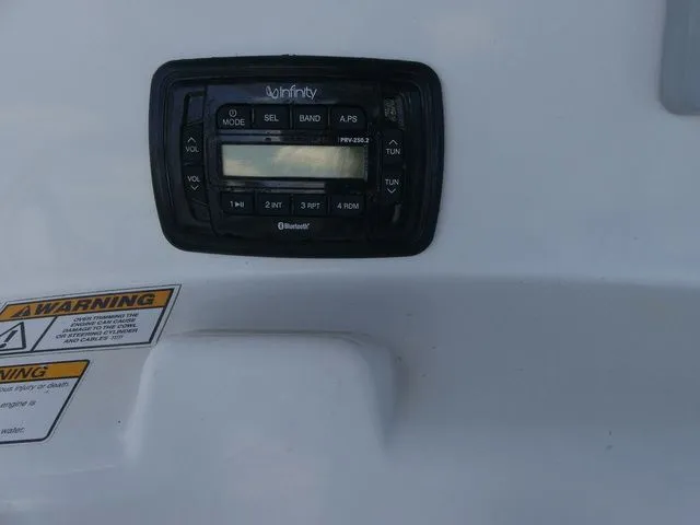 Slide: The Image of NauticStar 2102 Legacy 2016 - 26