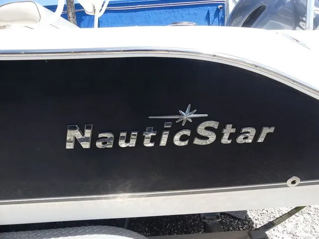 Slide: The Image of NauticStar 2102 Legacy 2016 - 7