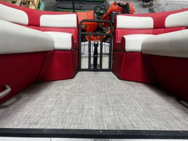 Slide: The Image of Montara 25' SURF BOSS 2.0 CW 2023 - 3