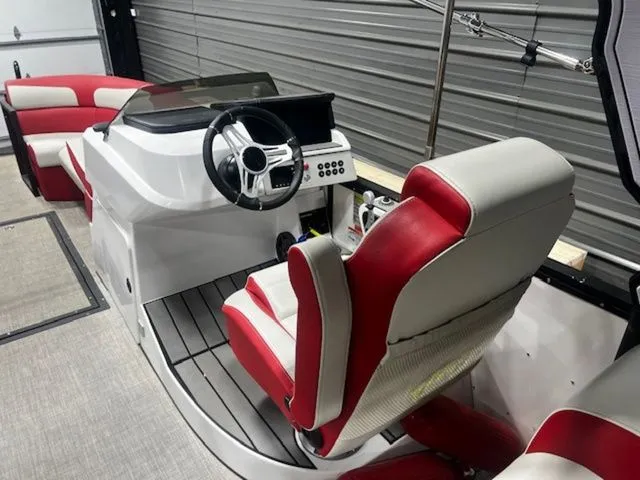 Slide: The Image of Montara 25' SURF BOSS 2.0 CW 2023 - 7