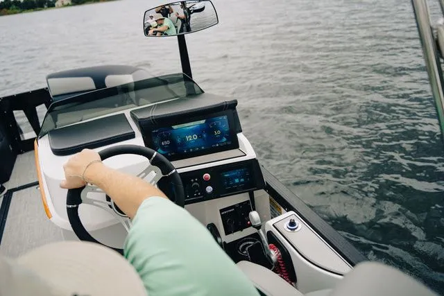 Slide: The Image of Montara 23 Surf Boss 2.0 CW 2024 - 6