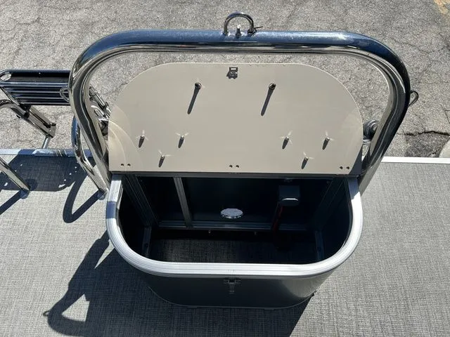 Slide: The Image of Tahoe 2385 Quad lounger 2026 - 10