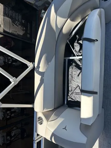 Slide: The Image of Tahoe 2385 Quad lounger 2026 - 13