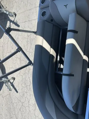 Slide: The Image of Tahoe 2385 Quad lounger 2026 - 14