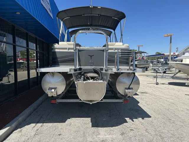 Slide: The Image of Tahoe 2385 Quad lounger 2026 - 15