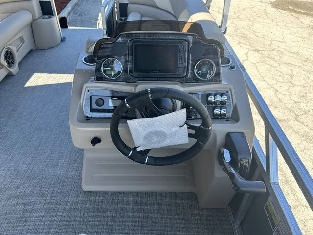 Slide: The Image of Tahoe 2385 Quad lounger 2026 - 4