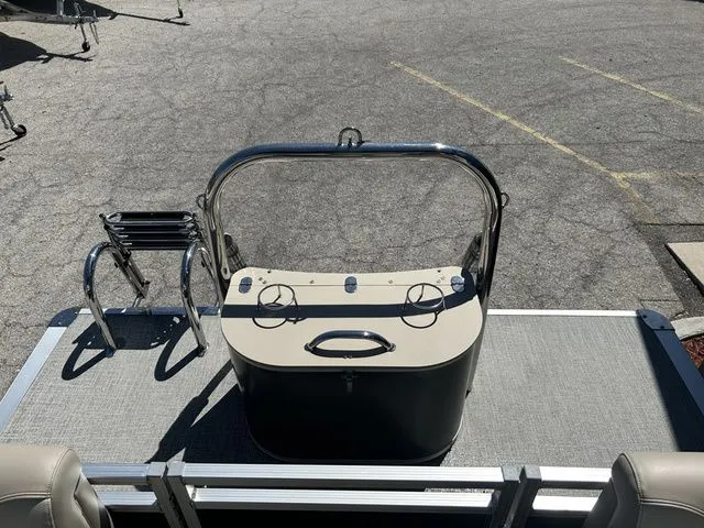 Slide: The Image of Tahoe 2385 Quad lounger 2026 - 9