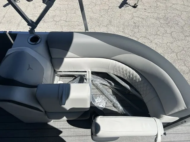 Slide: The Image of Tahoe 2185 LTZ Quad Lounger 2026 - 13