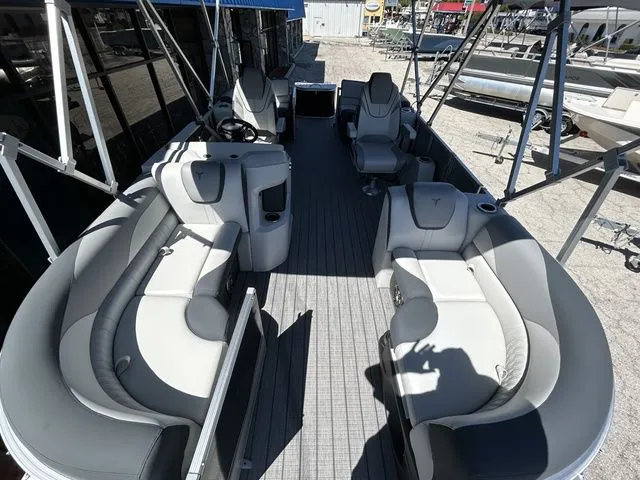 Slide: The Image of Tahoe 2185 LTZ Quad Lounger 2026 - 3