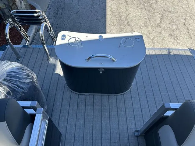 Slide: The Image of Tahoe 2185 LTZ Quad Lounger 2026 - 9