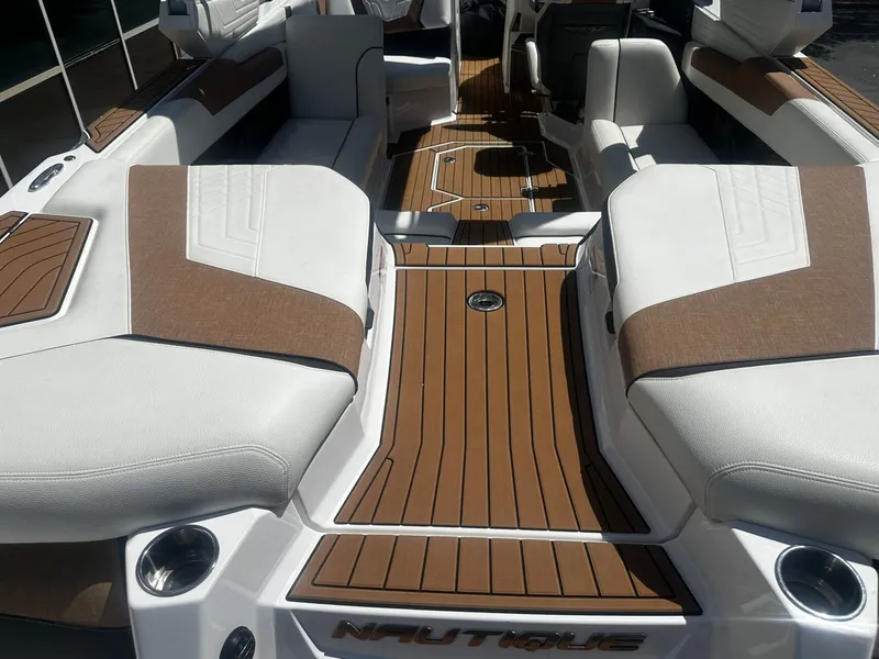 Slide: The Image of Nautique G25 2021 - 8