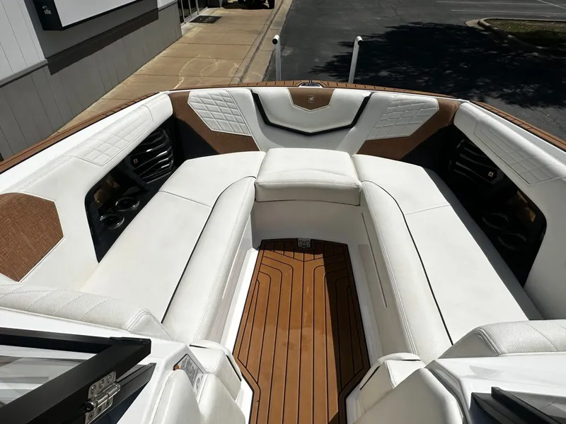 Slide: The Image of Nautique G25 2021 - 9