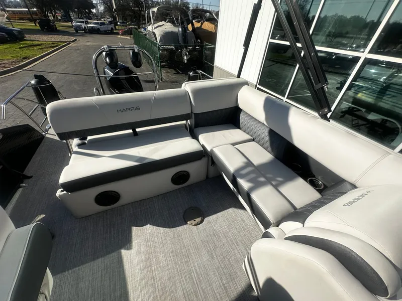 Slide: The Image of Interior of a 2022 Harris Sunliner 250 pontoon boat. - 10
