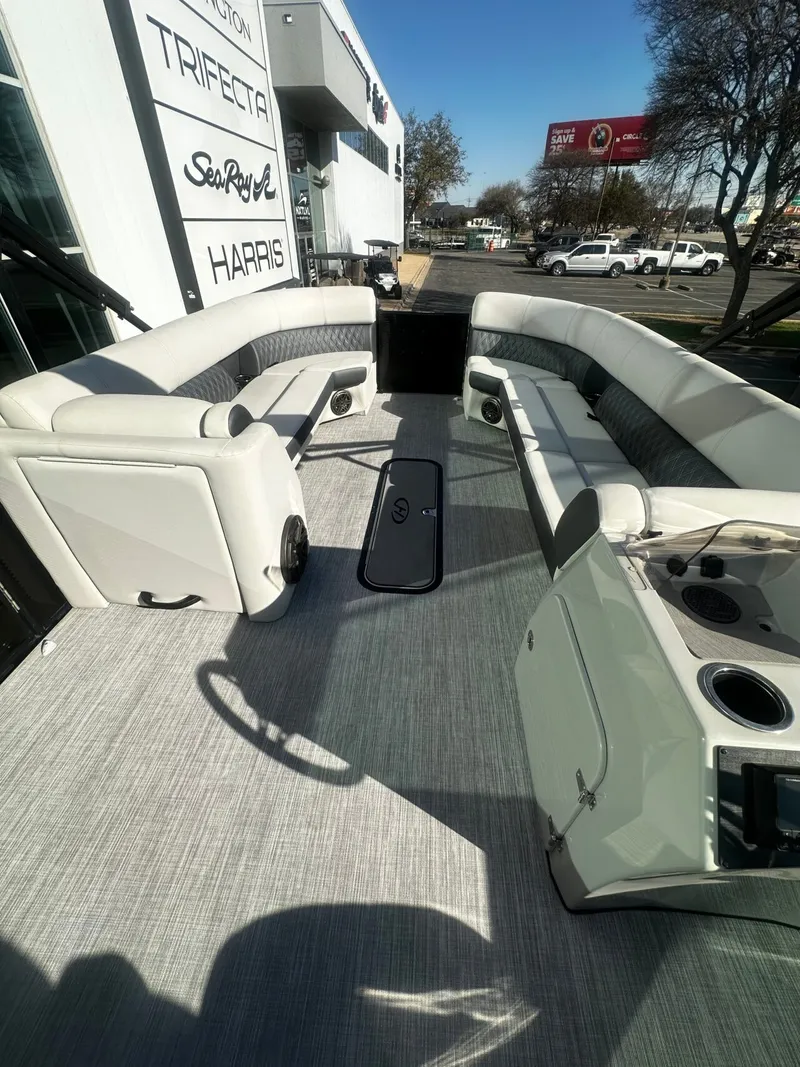 Slide: The Image of Interior of a 2022 Harris Sunliner 250 pontoon boat. - 11