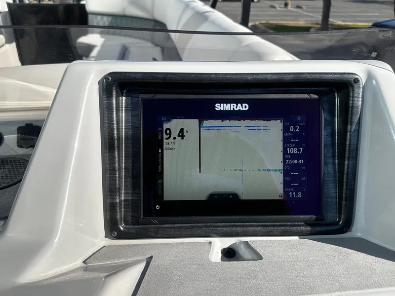 Slide: The Image of Simrad display on Harris Sunliner 250 boat, 2022 model. - 18