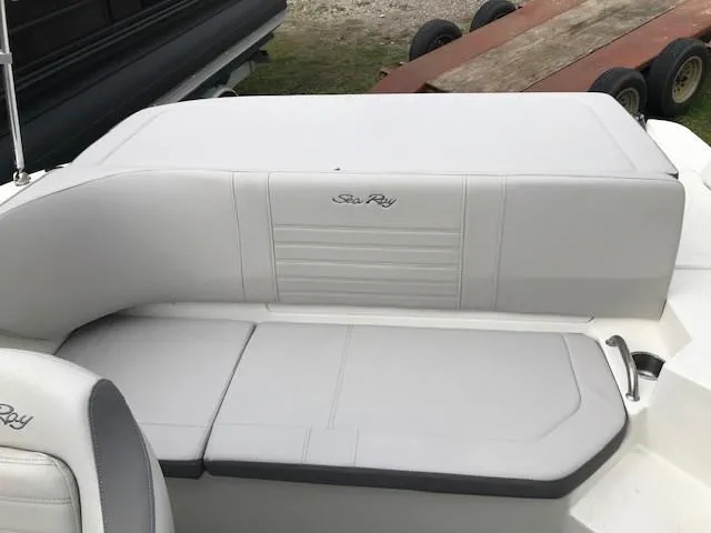 Slide: The Image of Sea Ray SPX 190 2020 - 10