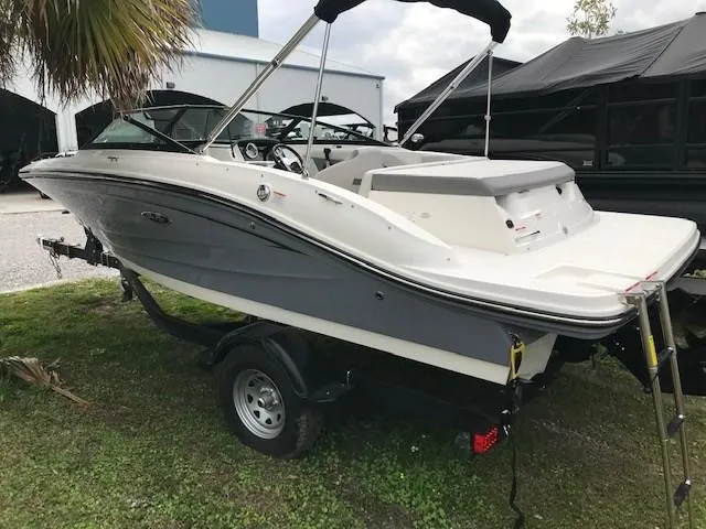 Slide: The Image of Sea Ray SPX 190 2020 - 3