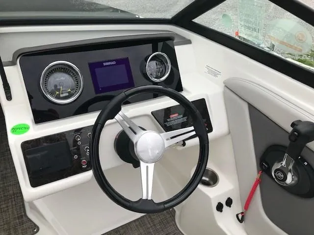 Slide: The Image of Sea Ray SPX 190 2020 - 7