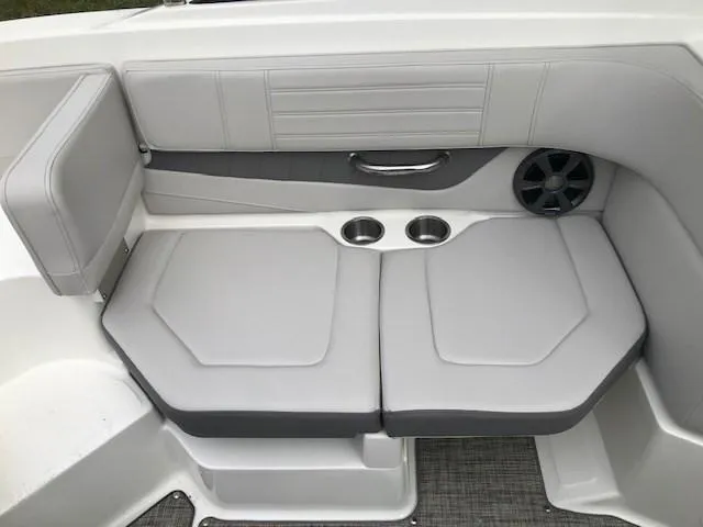 Slide: The Image of Sea Ray SPX 190 2020 - 9