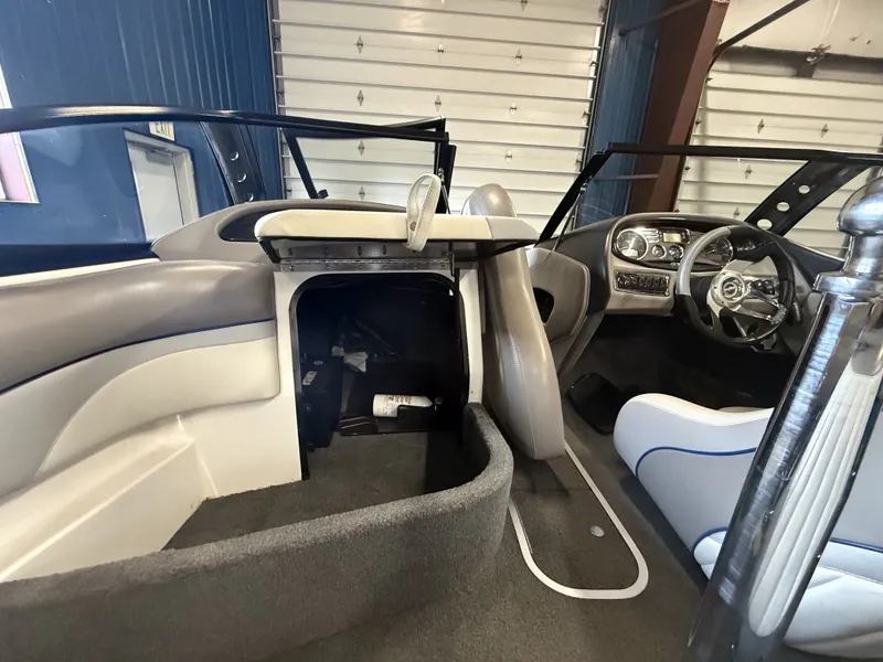 Slide: The Image of Interior of a 2007 Malibu Response LXi boat. - 11