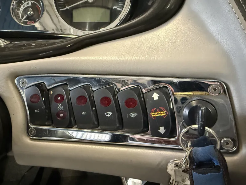 Slide: The Image of Dashboard of a 2007 Malibu Response LXi with switches and ignition key. - 15