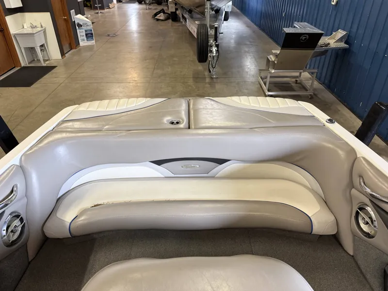 Slide: The Image of Interior of a 2007 Malibu Response LXi boat. - 20