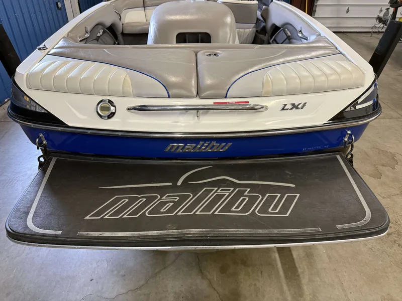 Slide: The Image of 2007 Malibu Response LXi boat rear view in a garage. - 21