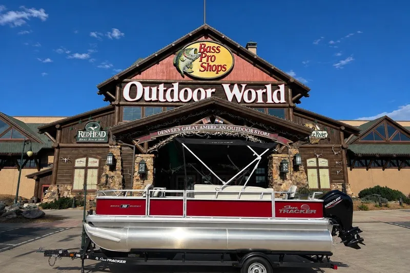 The Image of Sun Tracker Bass Buggy 18 DLX 2026 pontoon boat at Bass Pro Shops Outdoor World. - 0