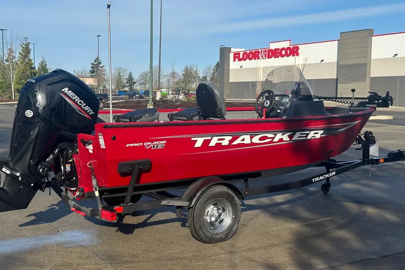 The Image of Tracker Pro Guide V-16 SC 2026 - undefined