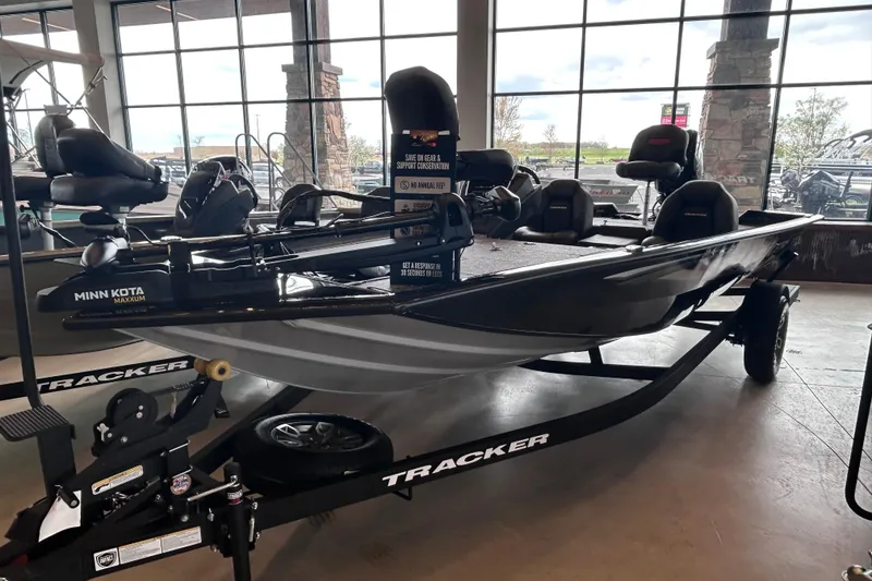 The Image of 2026 Tracker Pro Team 195 boat with Minn Kota Maxxum motor in showroom. - 0