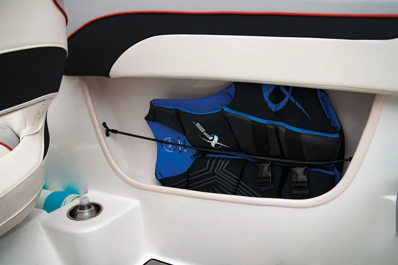 Slide: The Image of Tahoe 210 Si Limited 2024 - 16