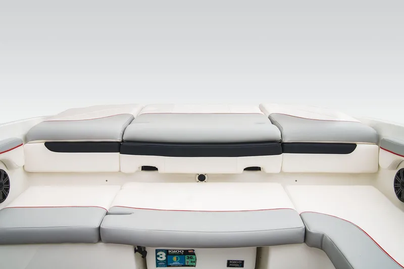 Slide: The Image of Tahoe 210 Si Limited 2024 - 19