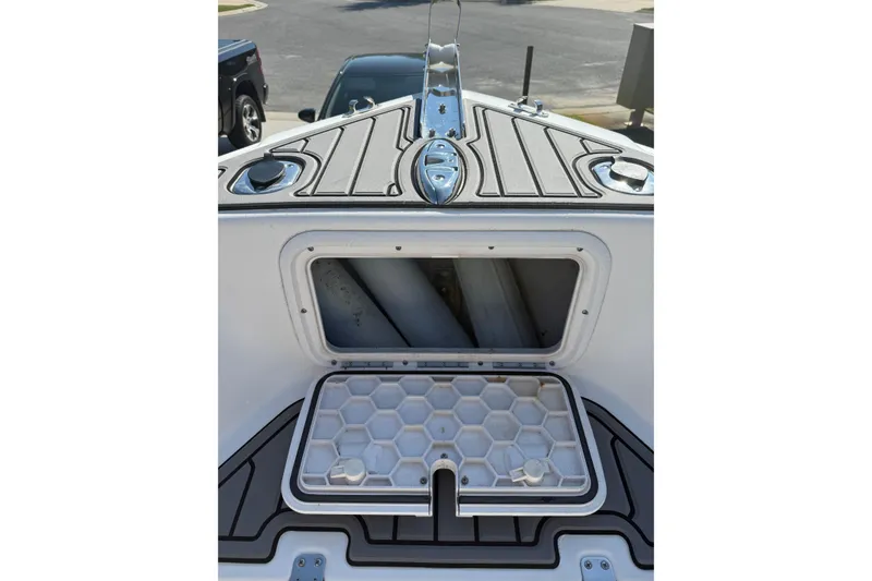 Slide: The Image of Open storage compartment on 2007 Pro-Line 20 Sport boat deck. - 16