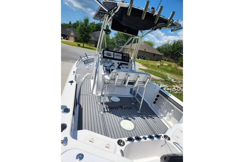 Slide: The Image of 2007 Pro-Line 20 Sport boat with sleek deck and modern console design. - 5