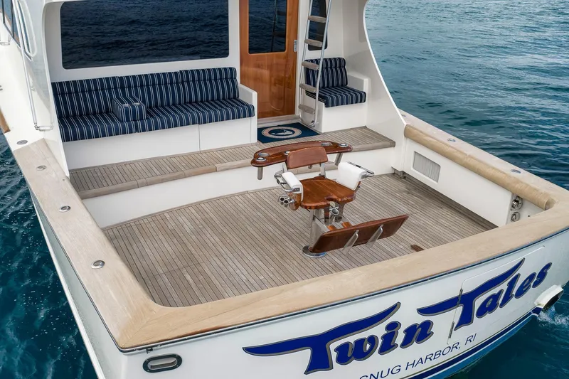 Slide: The Image of 1999 Hines-Farley SPORTFISHERMAN boat deck with seating, fishing chair, and ocean view. - 25