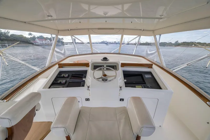 Slide: The Image of 1999 Hines-Farley SPORTFISHERMAN yacht helm with panoramic water view. - 45