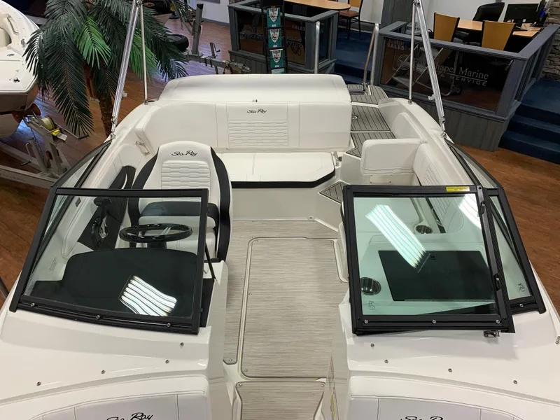 Slide: The Image of Sea Ray SPX 190 2022 - 2