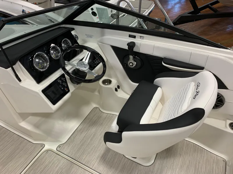 Slide: The Image of Sea Ray SPX 190 2022 - 3