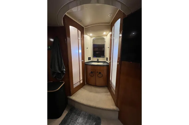 Slide: The Image of Luxurious bathroom interior of 2000 Carver 530 Voyager Pilothouse yacht. - 19