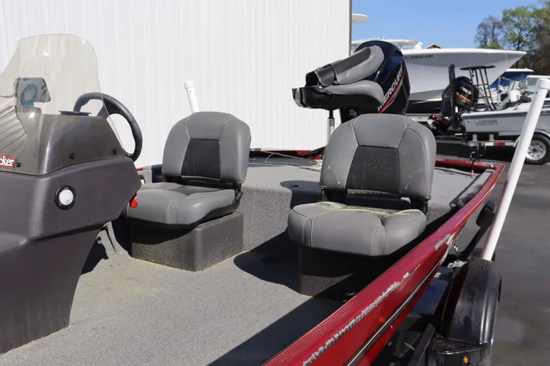 Slide: The Image of 2023 Tracker 17 BassCLSXL boat with gray seats and steering console. - 9